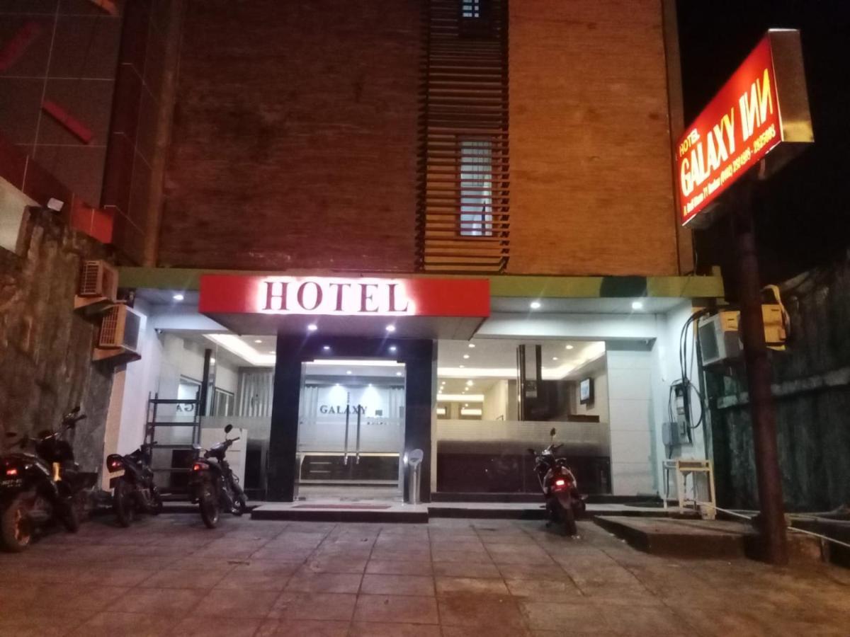 Galaxy Inn Baubau Exterior photo