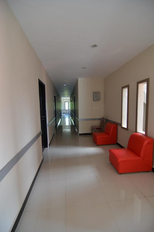 Galaxy Inn Baubau Exterior photo